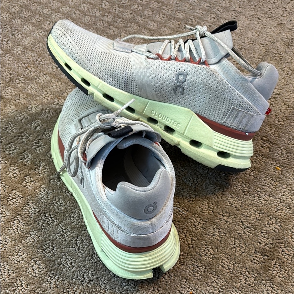 On Running Athletic Shoes - Gray and Red